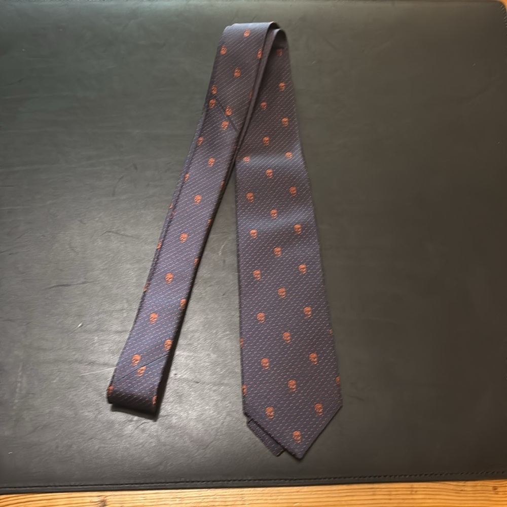Alexander McQueen tie, 2.75”, red and deep purple, excellent condition! - Picture 5 of 5
